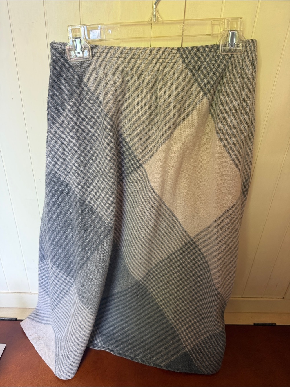 Vintage Plaid midi Skirt in cream  and Gray